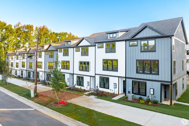 Building Photo - Towns at Rocky River