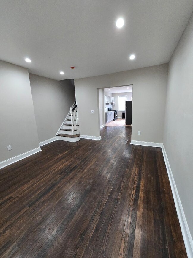 Photo - 2219 Bonaffon St