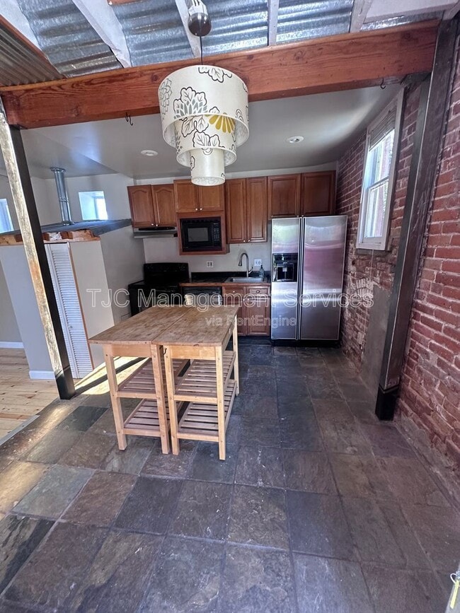 Photo - 1565 N Race St