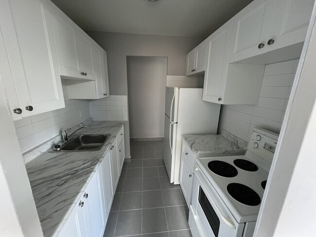 Photo - 325 Melvin Ave