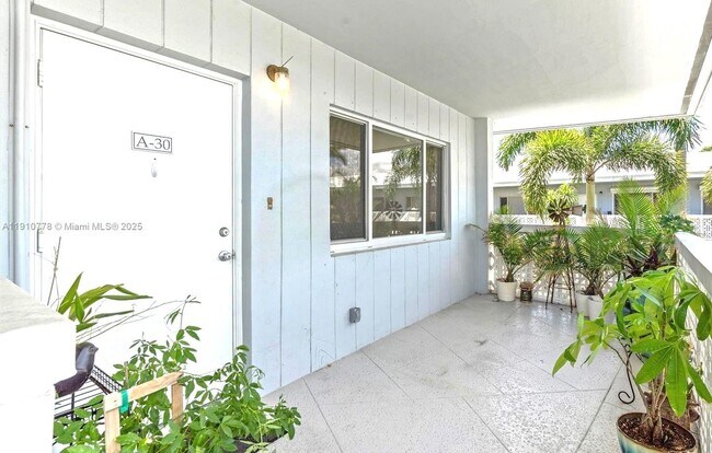 Photo - 2170 NE 51st Ct Unidad A30