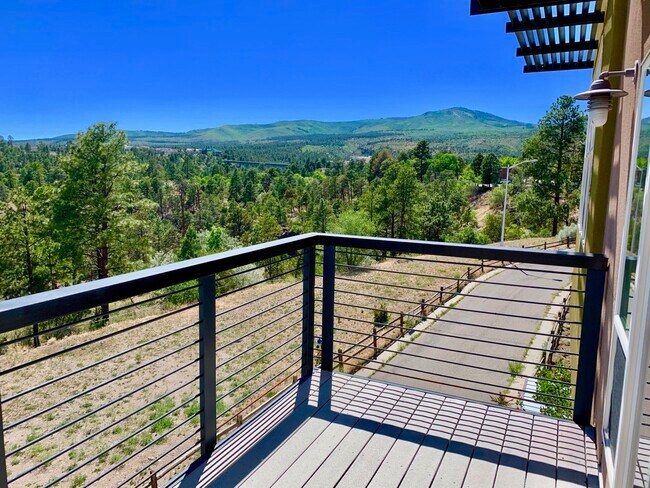 Balcony with stunning views of canyon & mountains - 21 Canyon View