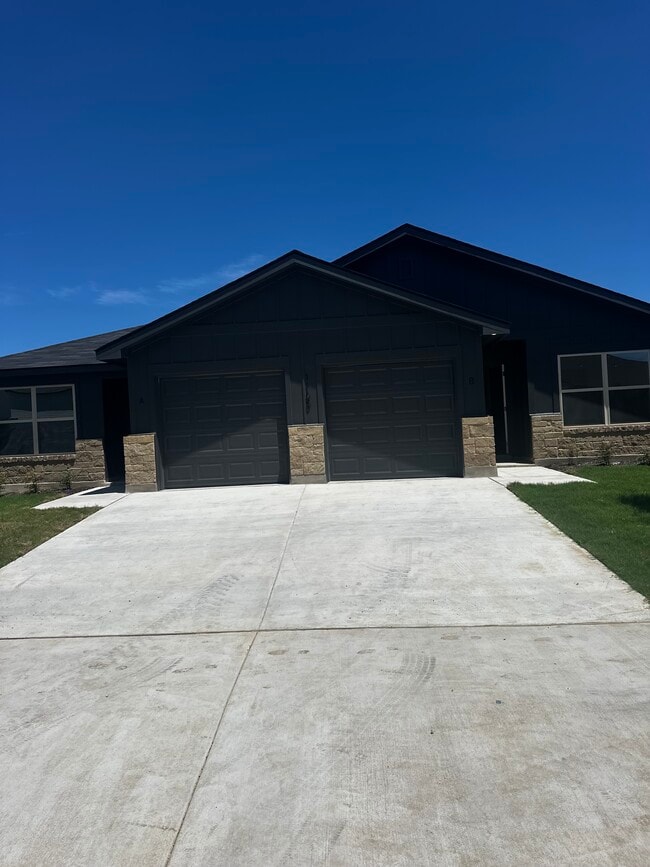 Photo - 1165 Lindsey Dr