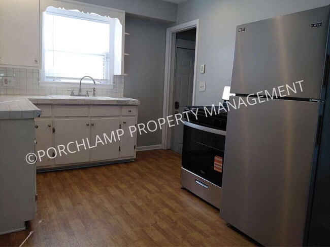 Photo - 1524 Edward Ave SE