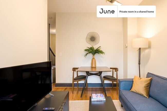 Room in Shared 5 bed/2 bath home in Columbia Heights