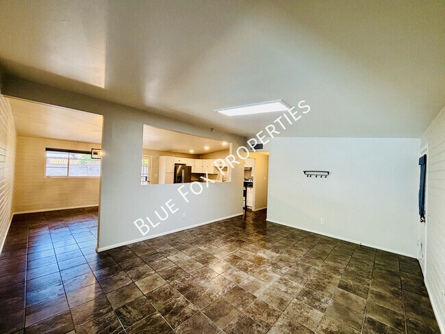 Photo - 4355 E Glenn St