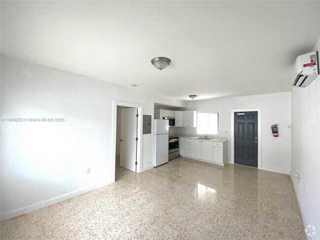 Building Photo - 165 NE 56th St Unit 2 Rental