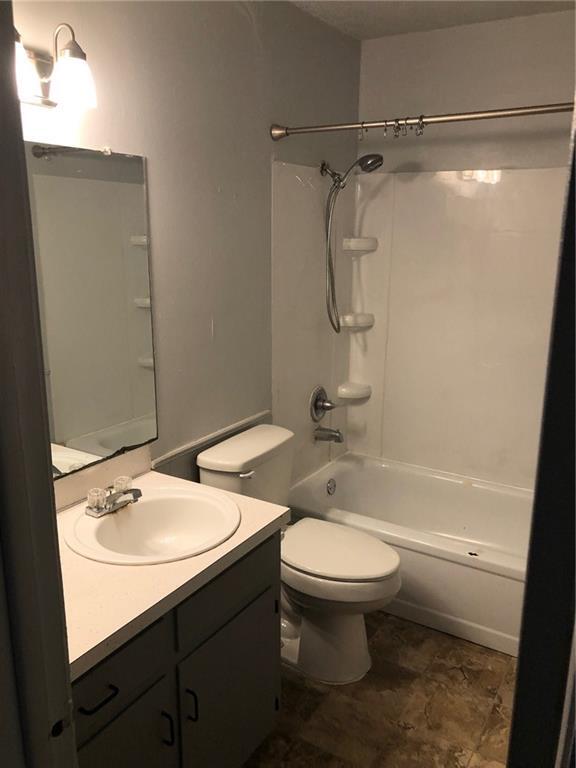 Photo - 300-302 W Benton St