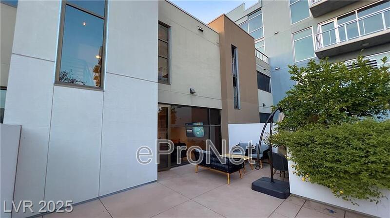 Photo - 353 E Bonneville Ave Unidad 718 - 1