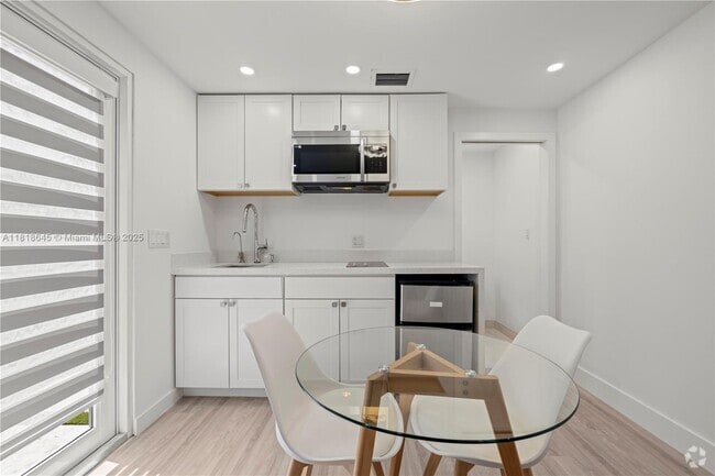 Building Photo - 5855 SW 62nd St Unit 4 Rental