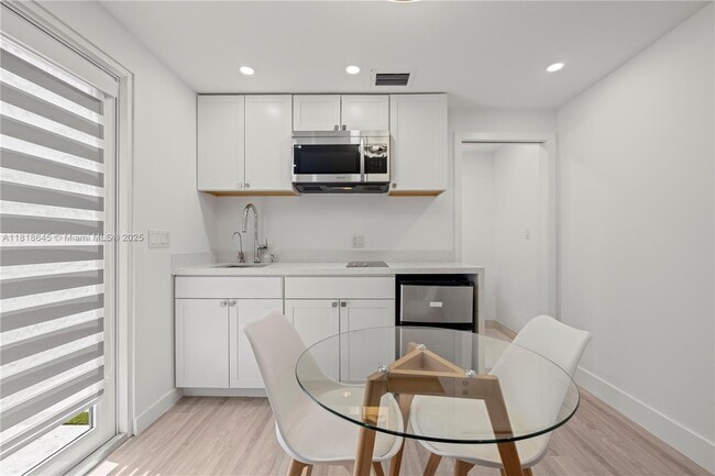 Building Photo - 5855 SW 62nd St Unit 4 Rental