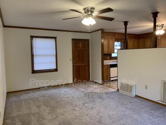 Photo - 105 Sellwood Cir