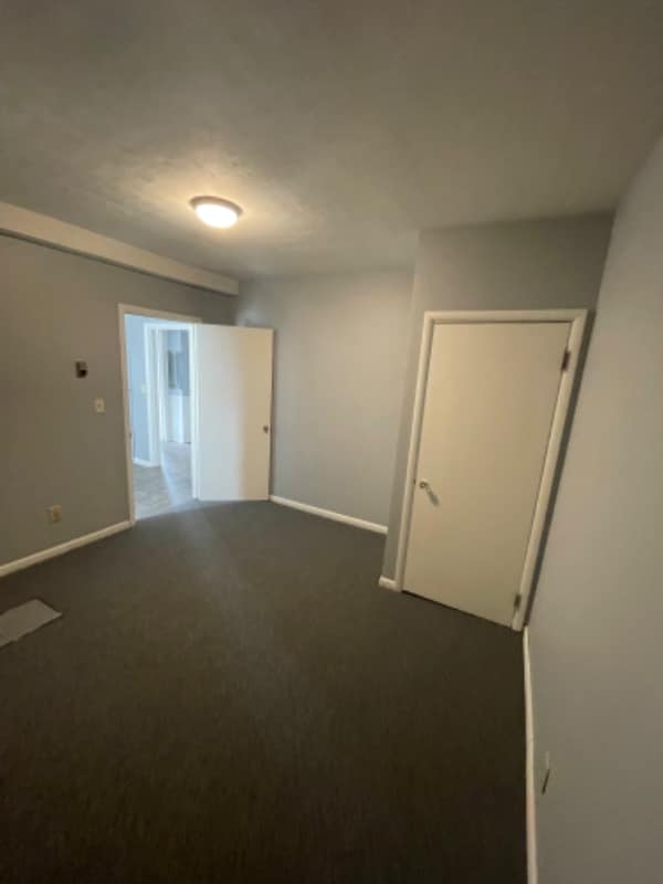 Photo - 913 N Main St