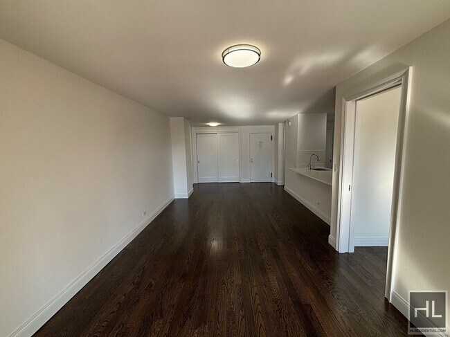 Photo - East 82nd Street Unidad 15E