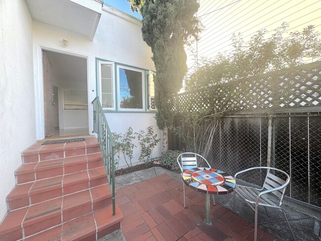 Mission District: Cottage-Like Apartment w... - Mission District: Cottage-Like Apartment w... Unit 376 San Jose Ave.