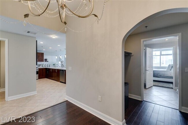 Photo - WELCOME TO LUXURY LIVING AT THE OGDEN HIGH... Unidad 1706