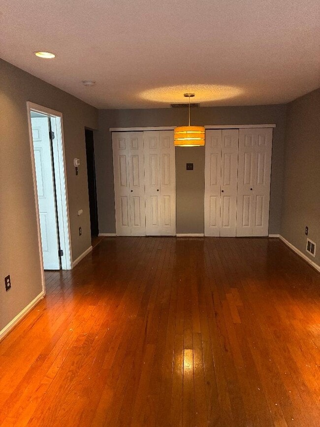 16 Boston Ct
