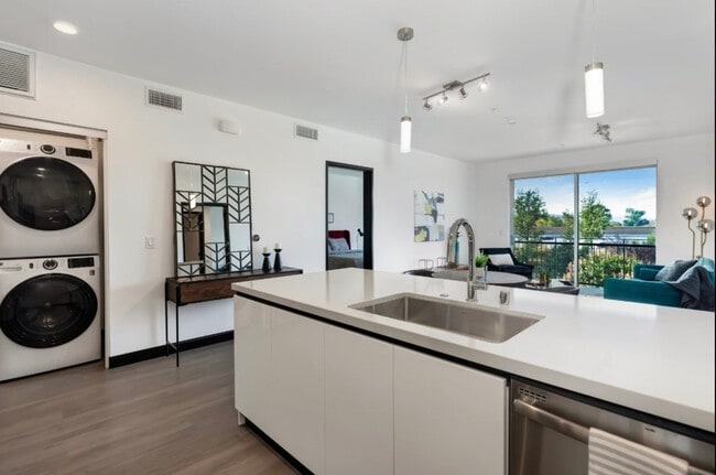 Vida Studio City