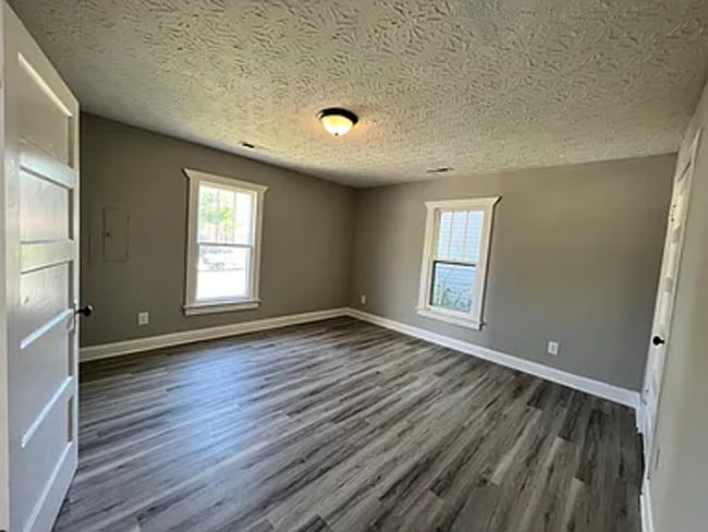 Photo - 1441 Highlawn Ave
