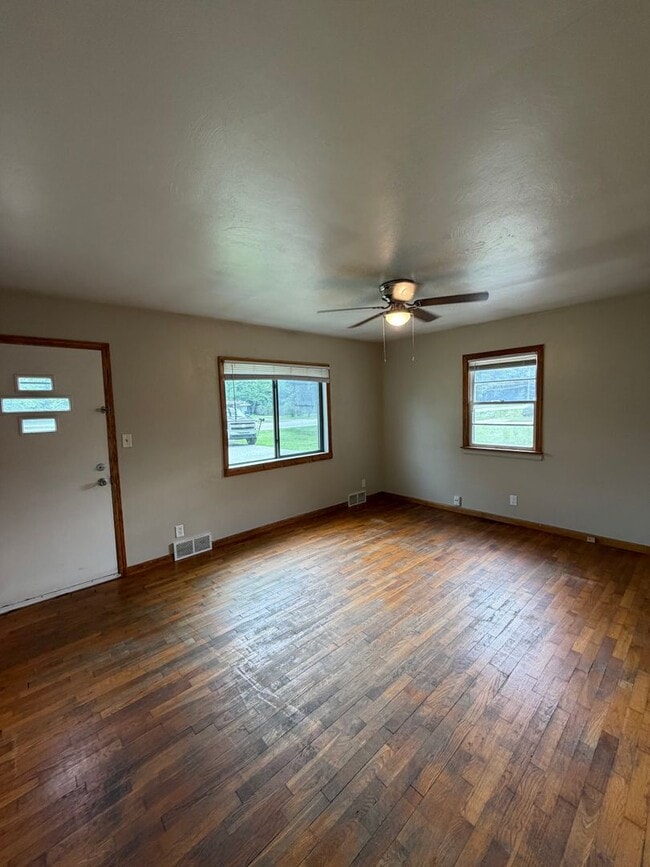 Photo - Spacious 2 Bedroom Home Holland Northside