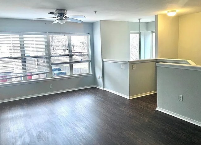 Building Photo - 2 Bed/2.5 Bath Townhouse off Razorback Greenway