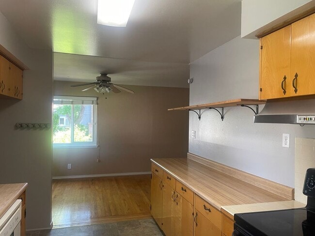 Photo - 561 Cottonwood St