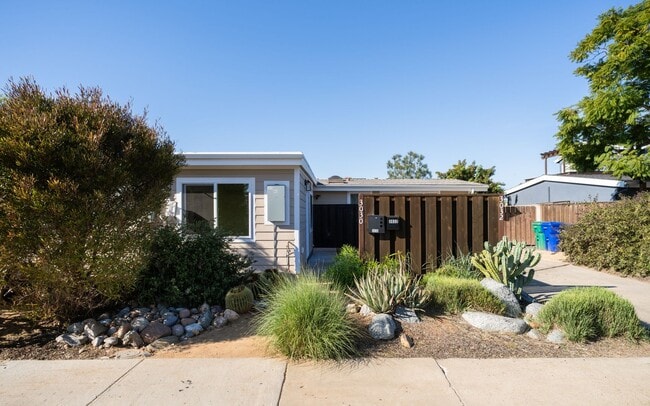 Building Photo - 3030 Skipper St Unit 3030 Skipper