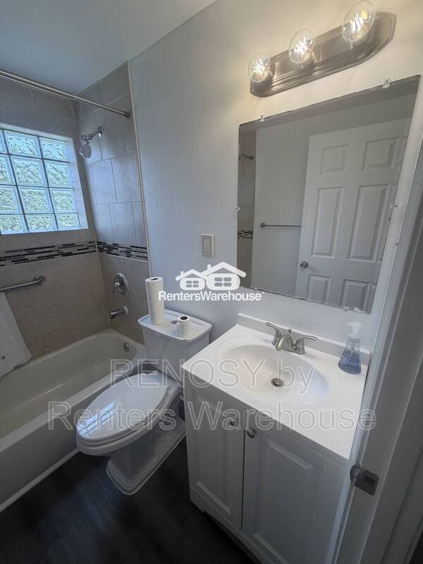 Photo - 2067 Larkhall Rd