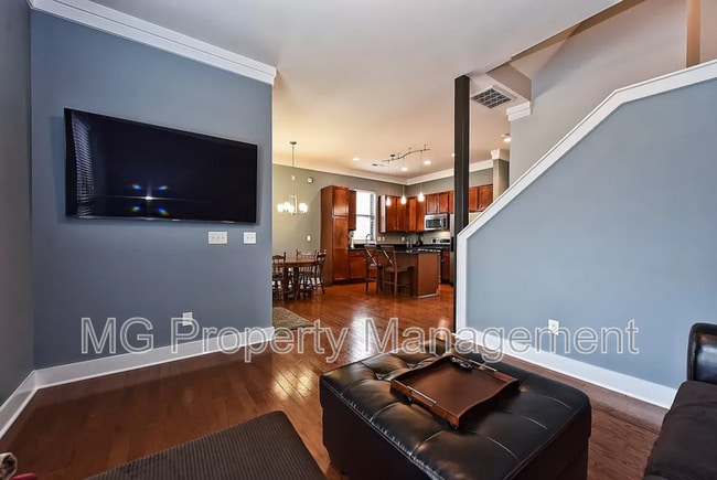 Photo - 3475 Spencer St