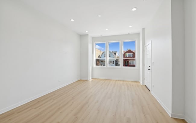 Photo - Modern and Luxurious 3b/2b Apartment in Humboldt Park Unit 1