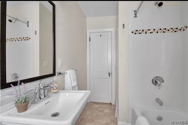 Photo - 329 Walton Dr