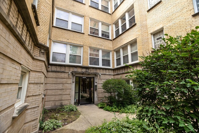 Building Photo - 4750 N Albany Ave Unit 3