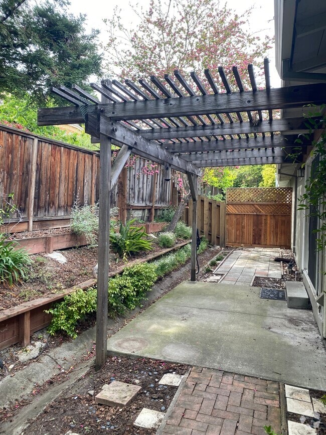 Building Photo - 737 Orinda Ln Unit Orinda Lane Rental