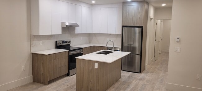 Building Photo - 5813 Canada Way