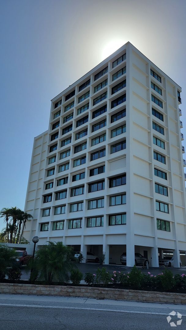 Building Photo - Annual turnkey furnished  2/2 condo on Sie...