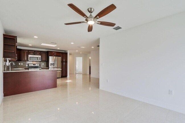 Photo - 121 Swain Blvd