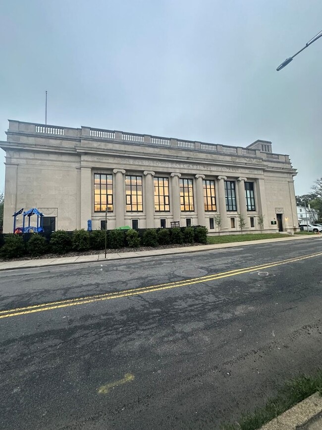 Building Photo - Jenkintown Bank & Trust Apartments Unit 202