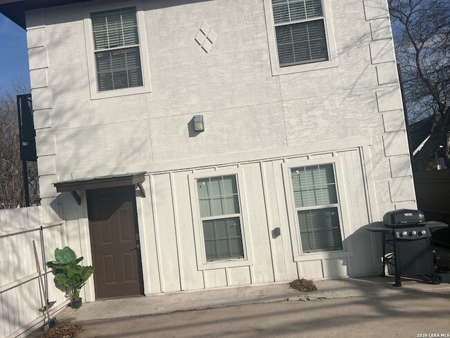 Building Photo - 1750 W Craig Pl