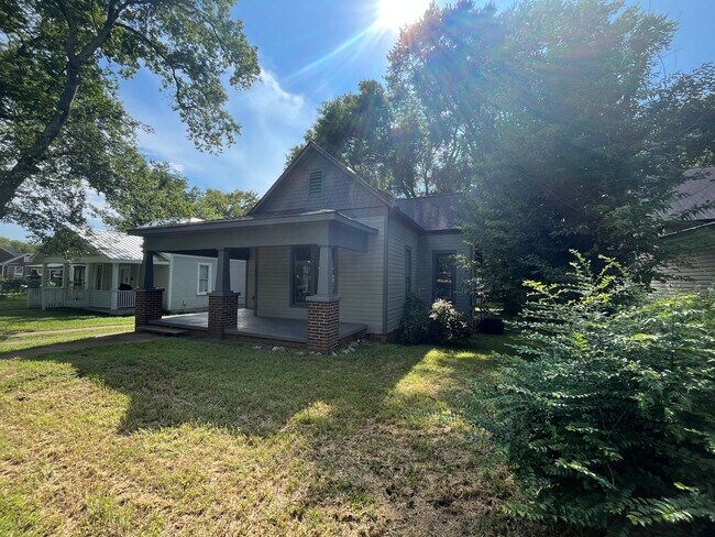 Photo - 109 5th Ave NW