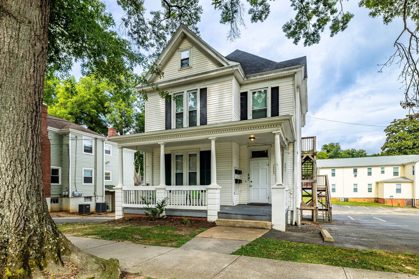 Photo - 207 Saint George St