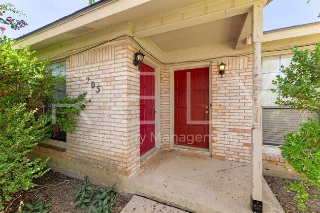 Photo - 205 W William Cannon Dr