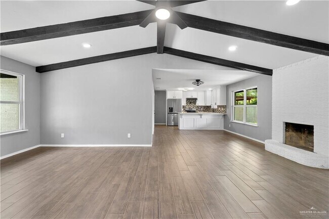 302 Stacie Ln