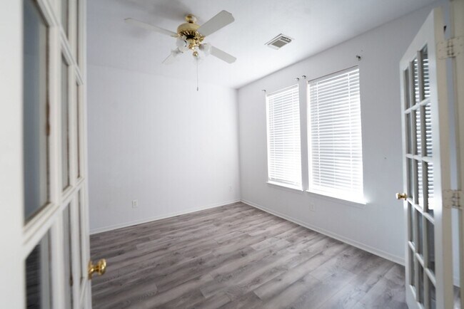 Photo - 1809 Oakland Cir