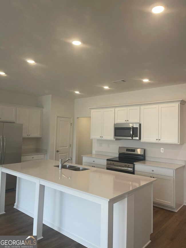 Photo - 109 Milledge Cmns Dr NE