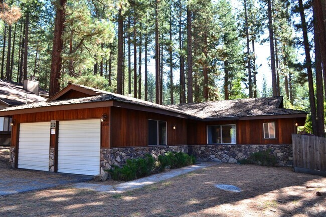 Building Photo - Single level 3BD Close to Heavenly & the c... Rental