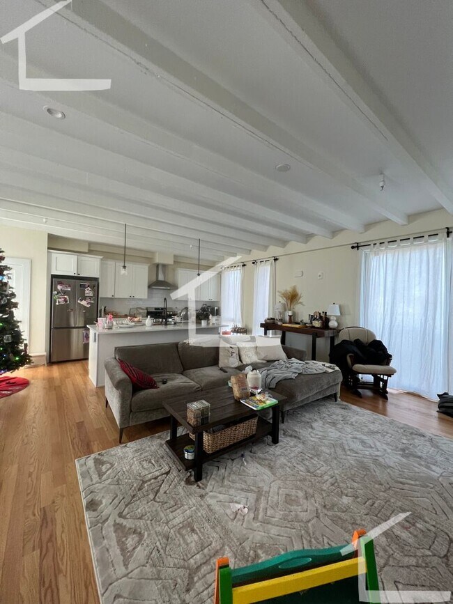 Photo - HOT BROOKLINE LISTING!!!!!