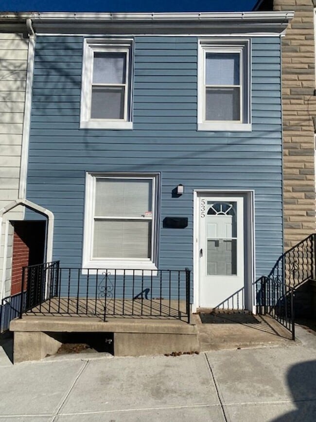 Building Photo - COMPLETELY RENOVATED!!
