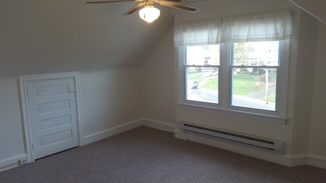 bedroom/ living room dimensions 12' x 14'