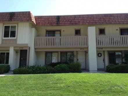 Building Photo - Make this Tanglewood Townhome your cozy home!