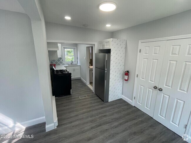 Building Photo - 413 Ridge Ave Rental